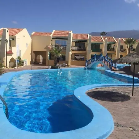 Aqua Vista Fanabe Getaway: 1br- 2 Seaview Terraces 아파트