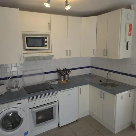 Aqua Vista Fanabe Getaway: 1br- 2 Seaview Terraces 아파트
