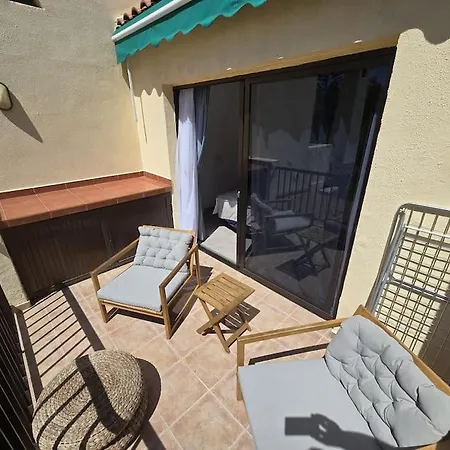 아파트 Aqua Vista Fanabe Getaway: 1br- 2 Seaview Terraces